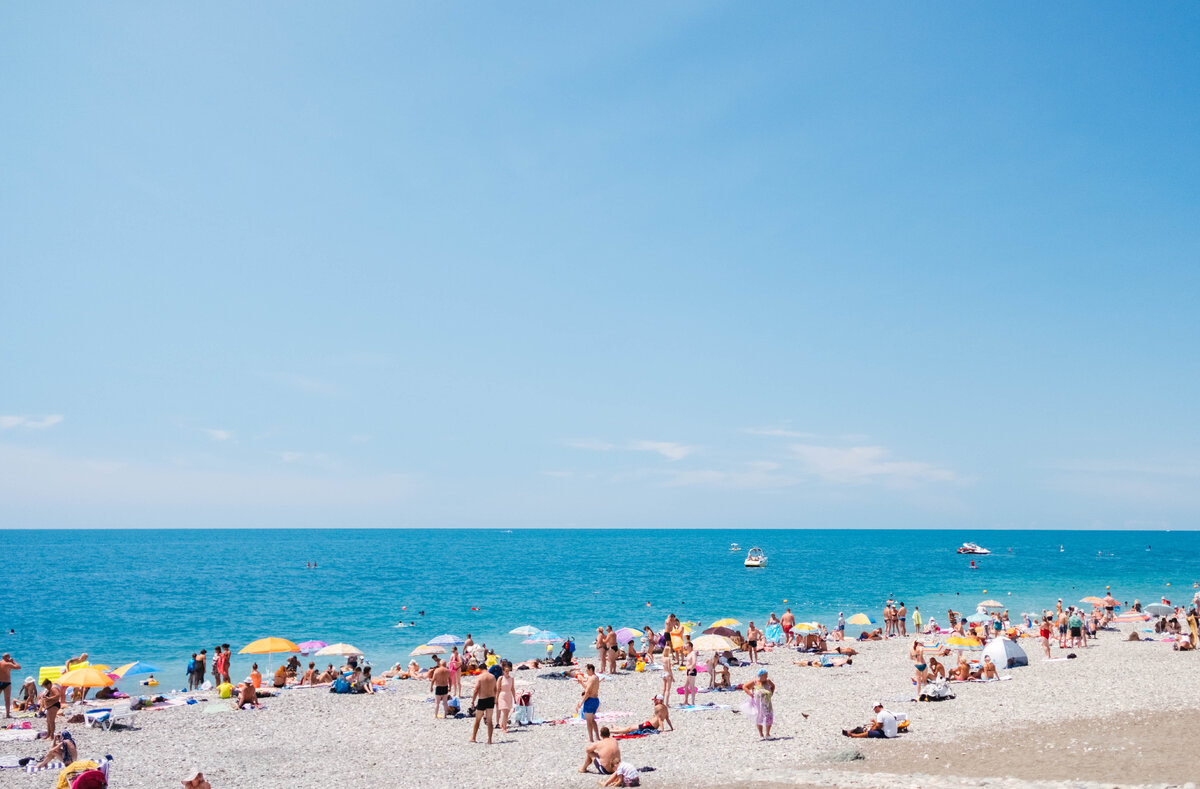 © Igor Starkov / https://unsplash.com/photos/people-standing-at-the-shore-during-daytime-l1kVaCcOwgw