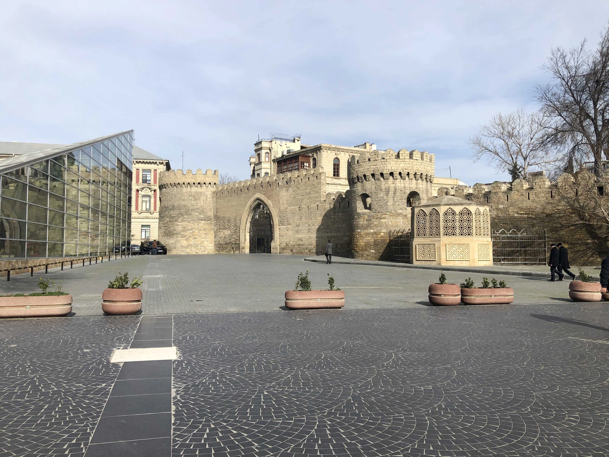 Где-то в Баку