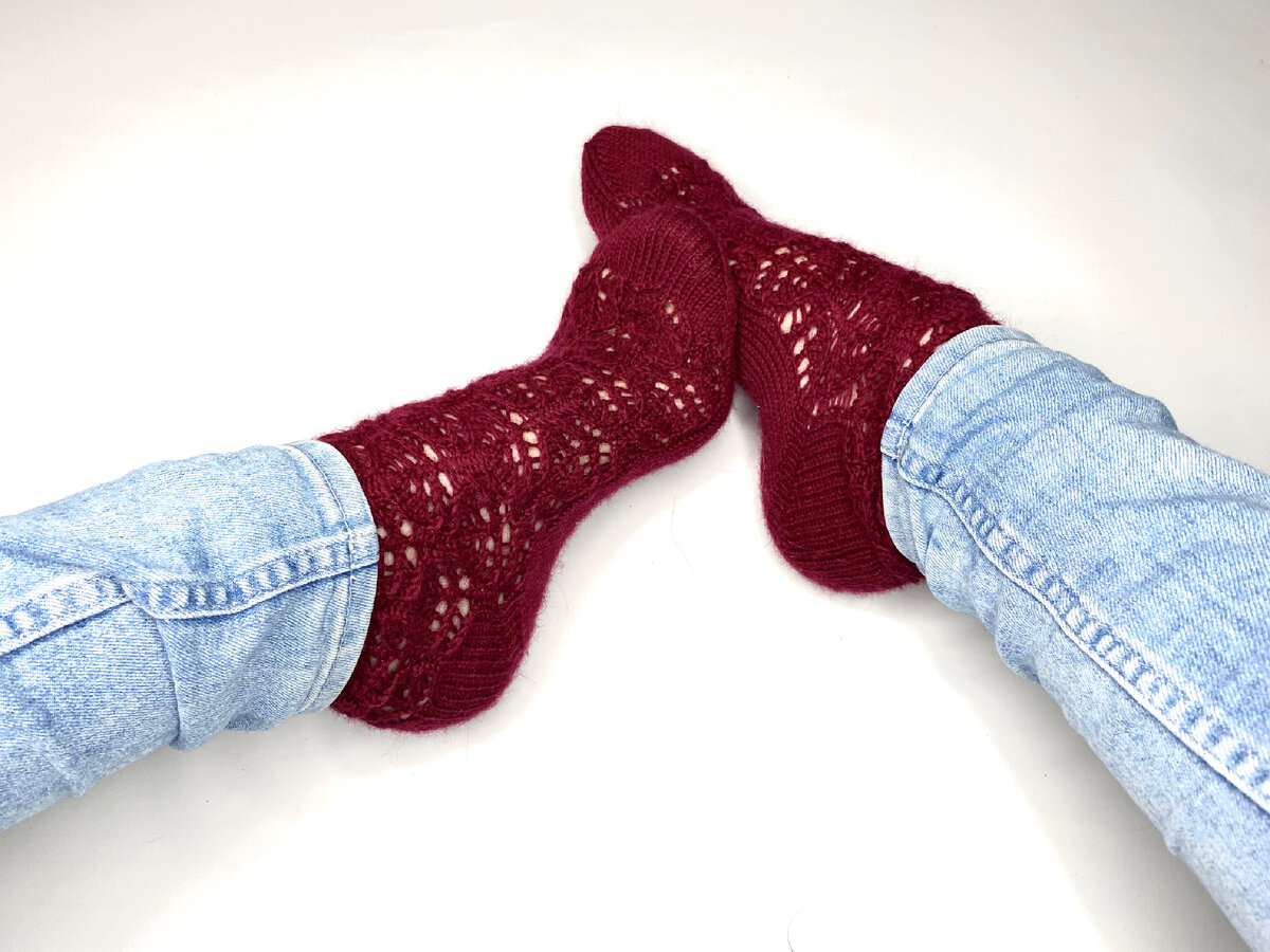 Ажурные носочки спицами
