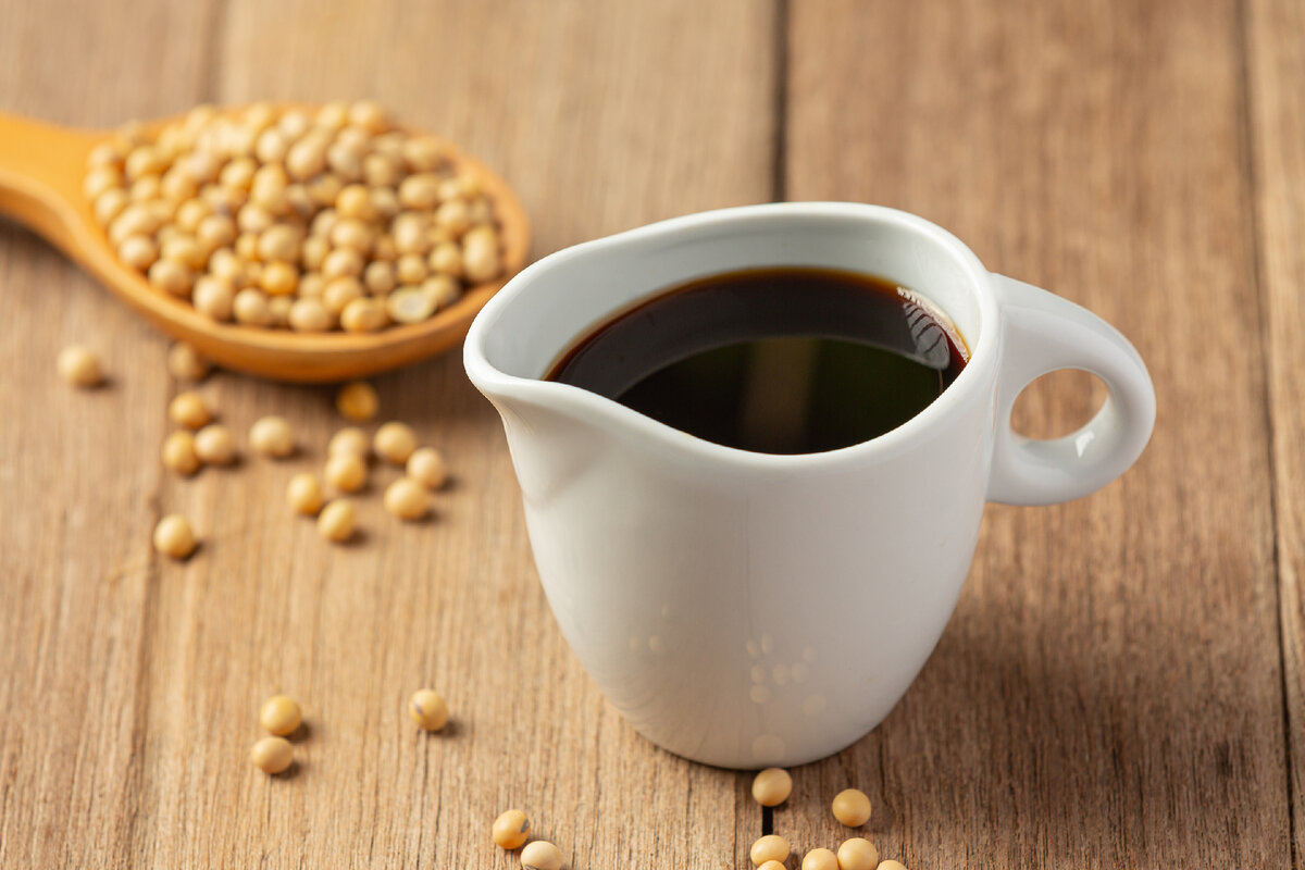 <a href="https://ru.freepik.com/free-photo/soybean-sauce-and-soybean-on-wooden-floor-soy-sauce-food-nutrition-concept_10400239.htm#query=soy%20sauce&position=0&from_view=keyword">Изображение от jcomp</a> на Freepik