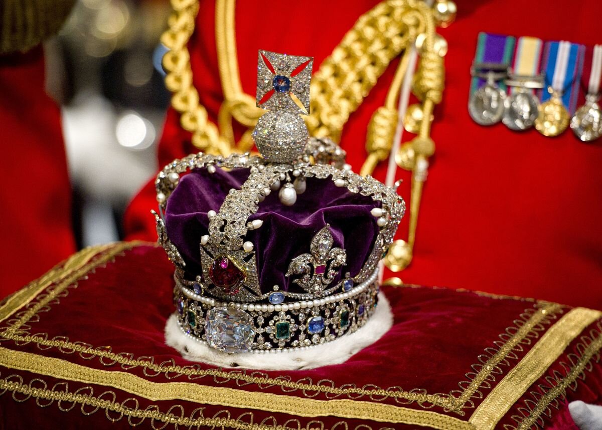 Царская сокровищница. Императорская корона великобританской империи. Корона британской империи в Тауэре.