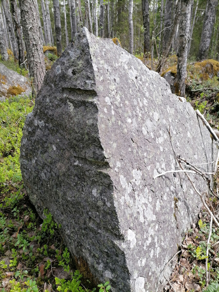 Противотанковый надолб