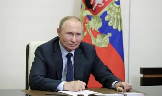 Приветственное слово к участникам мероприятия направил и президент России Владимир Путин. Российский лидер отметил, что Москва и Ереван за годы долгого соседства накопили большой опыт взаимодействия в разных сферах.

«В этом году наши страны отмечают 30-летие установления дипломатических отношений и 25-летие подписания Договора о дружбе, сотрудничестве и взаимной помощи. Важно, что за прошедшее время Россией и Арменией накоплен большой опыт конструктивного сотрудничества на самых разных направлениях, а двусторонние связи выведены на высокий союзнический уровень», − говорится в телеграмме президента, опубликованной на сайте Кремля.