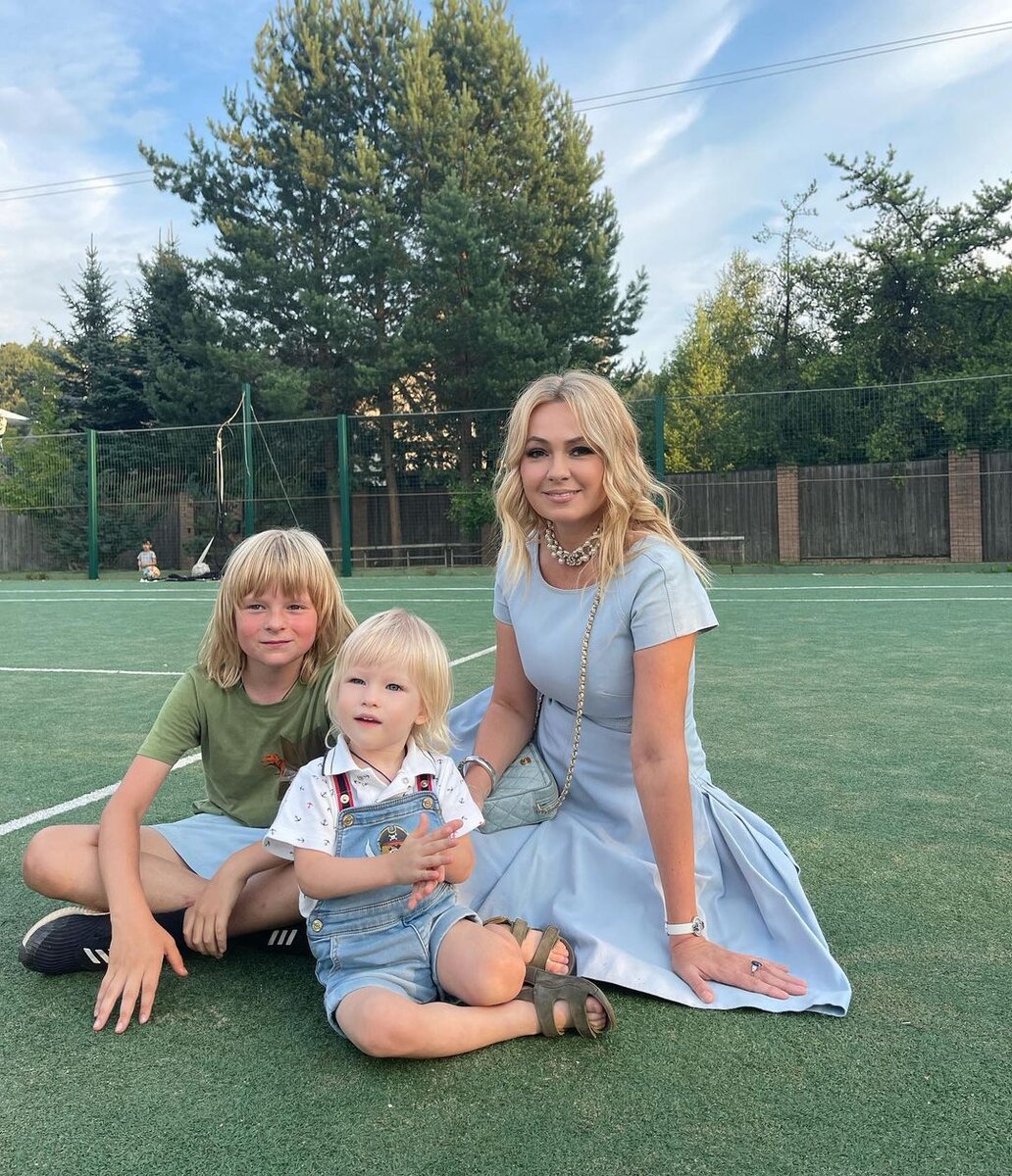    Яна Рудковская с сыновьямиСоцсети Яны Рудковской