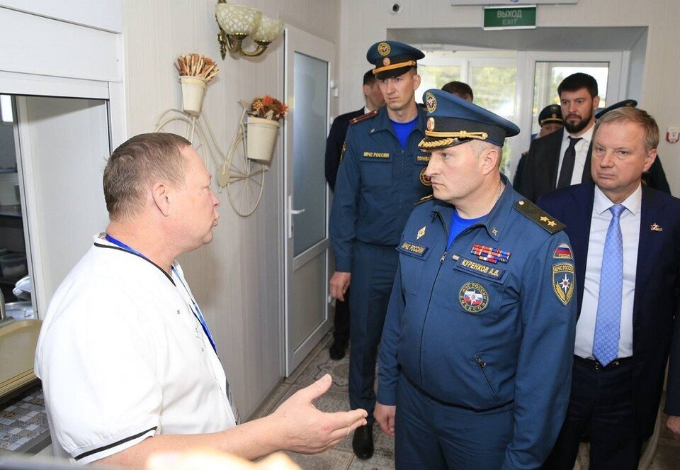     Глава российского МЧС побывал в двух ПВР Ростовской области. Фото: пресс-служба МЧС по Ростовской обалсти.