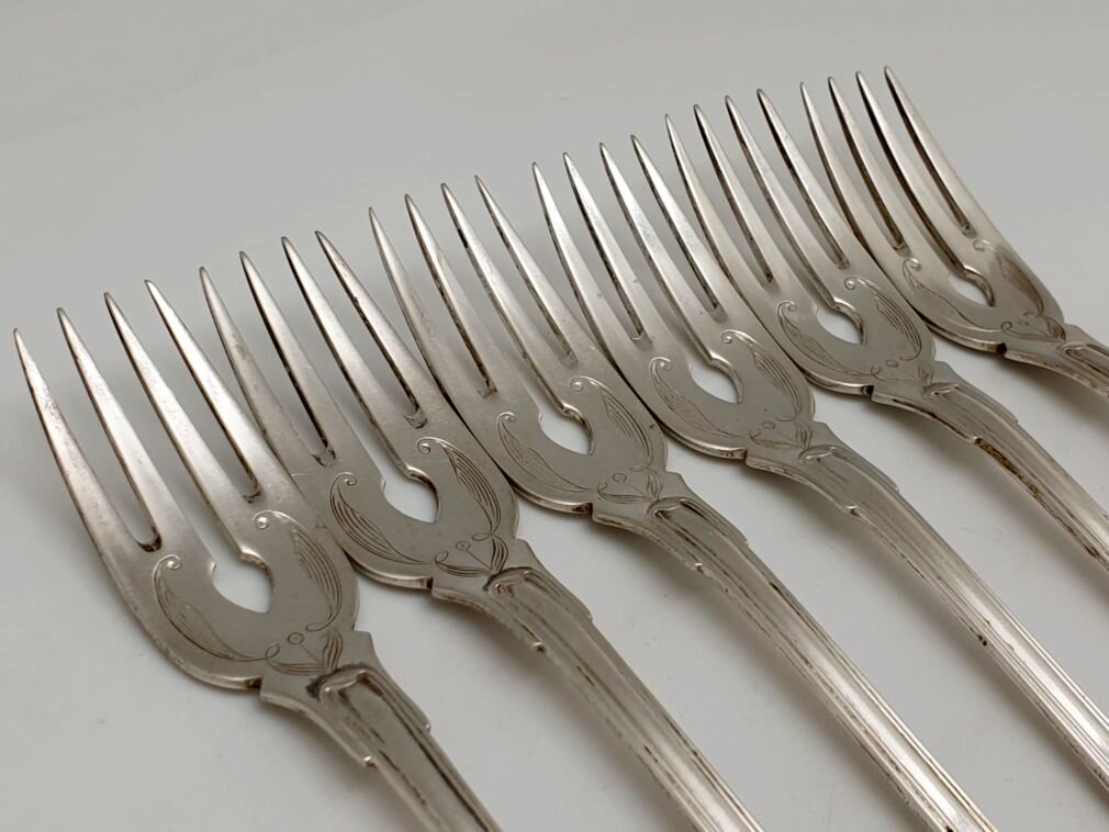 К "вилке для рыбы" интернет отнес это... (листайте)