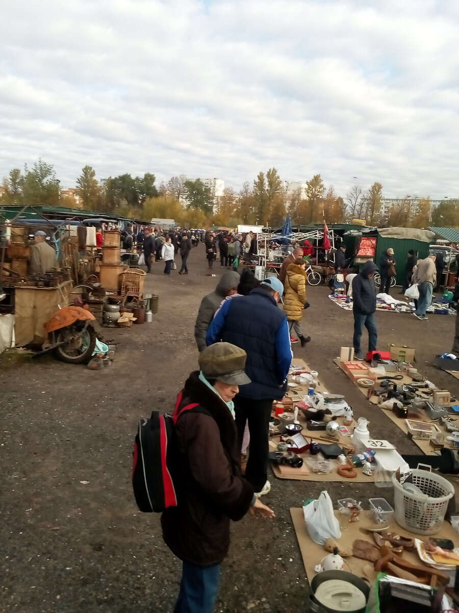 ( дома за  железной дорогой... 4 пары рельс)