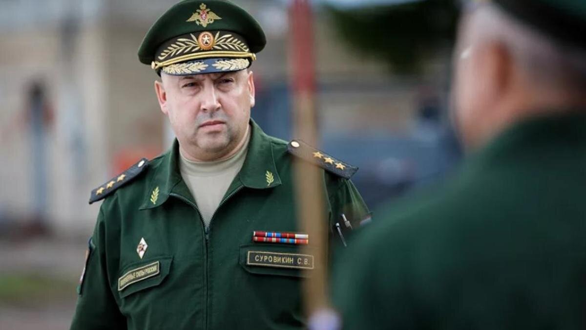 У С. Суровикина не самая простая судьба. В тылу не отсиживался...