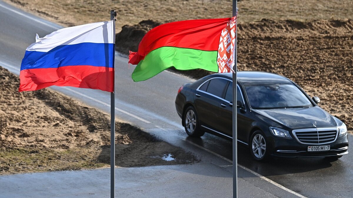    Флаги России и Белоруссии© РИА Новости . Виктор Толочко