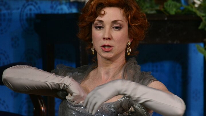 Анна Большова на сцене театра  фото: картинки  яндекса.