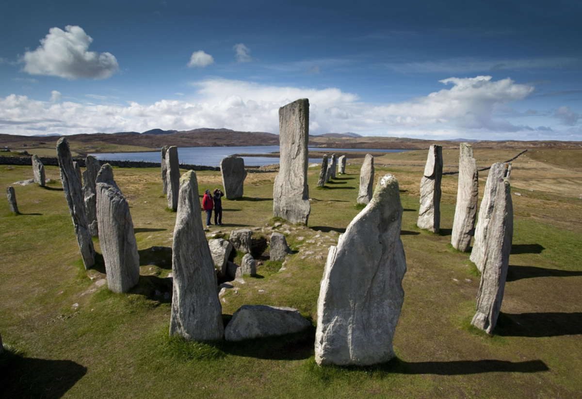 Стоящие камни. Калланиш Callanish Stones Шотландия. Камни Калланиш остров Льюис Шотландия. Инвернесс Шотландия Стоунхендж. Крейг на Дун Шотландия камни.