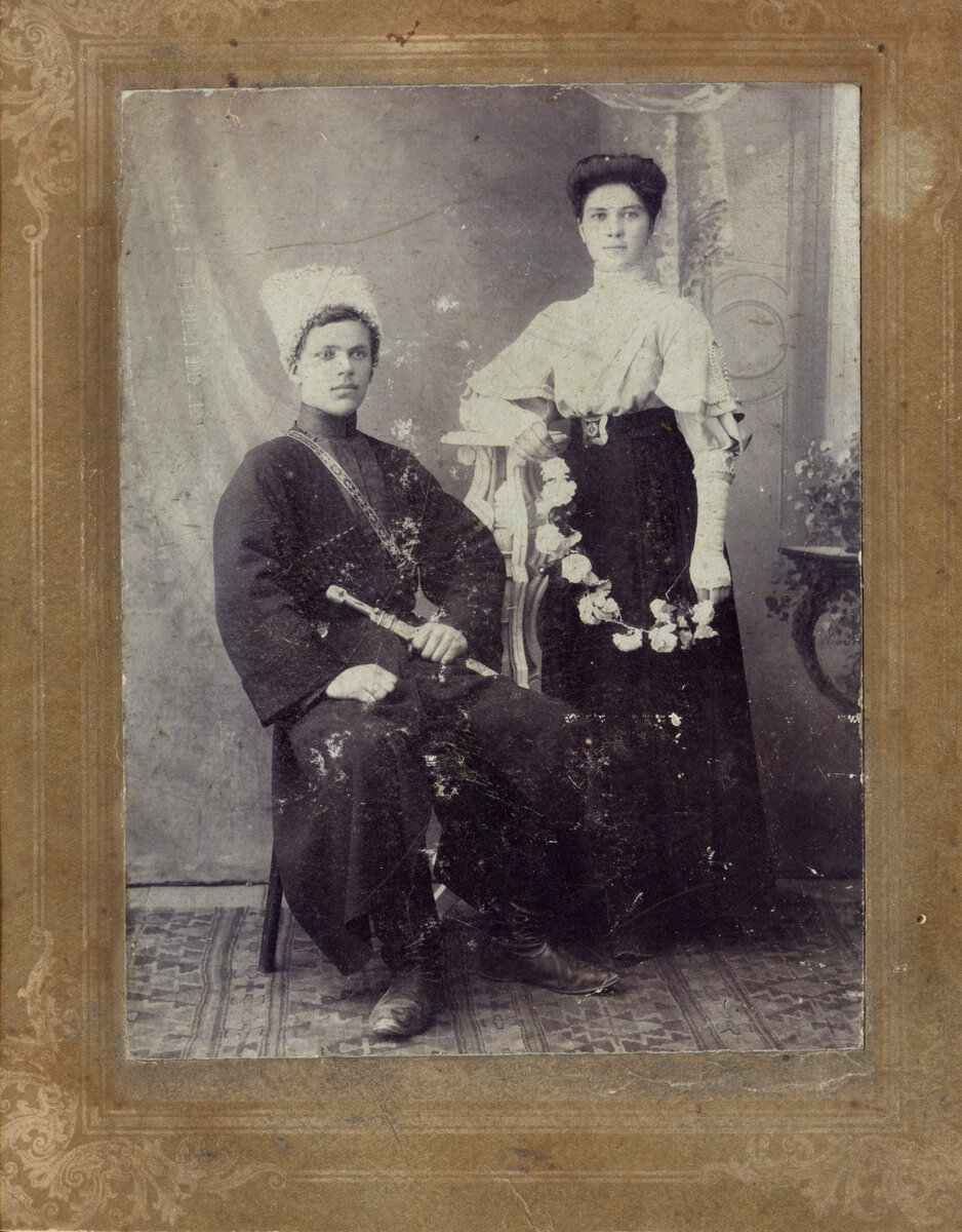 Яков Балахонов с женой Натальей Порфирьевной после свадьбы. 1909 г.