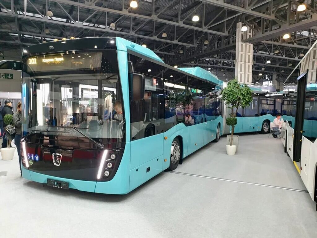    «Гармошка» на метане: КАМАЗ построил газовый автобус особо большого класса