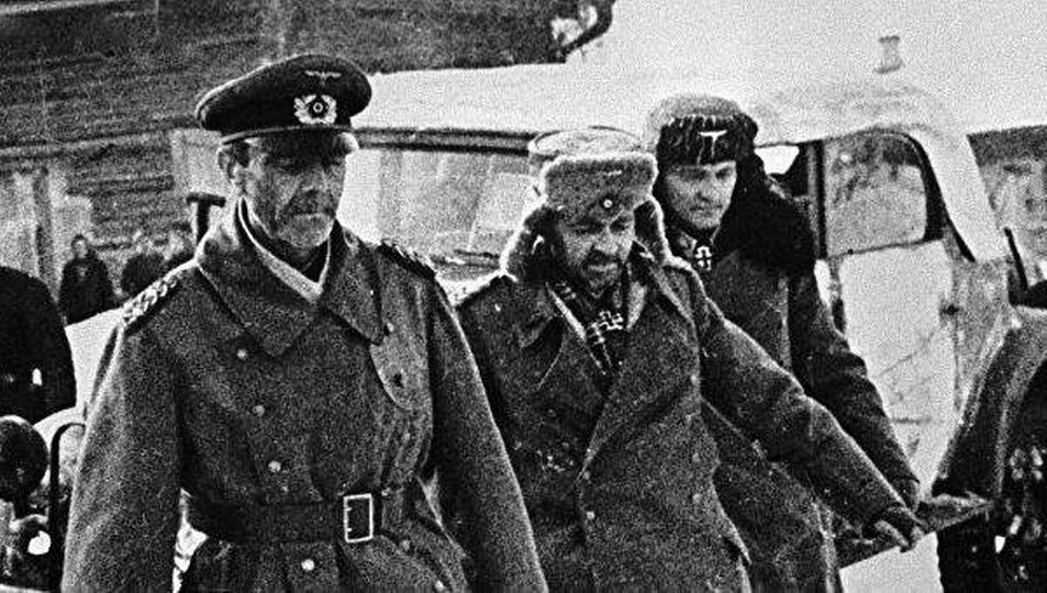 Фридрих Паулюс сдается советским войскам