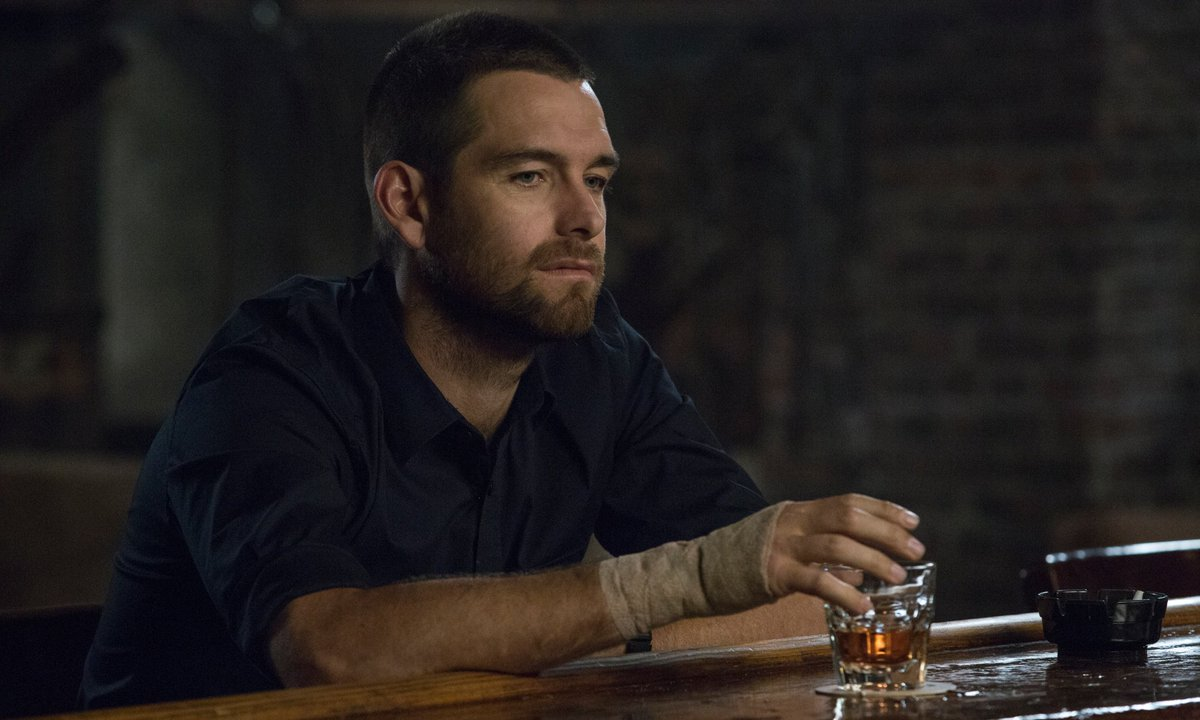 Antony starr banshee. Энтони старр банши. Энтони старр лукас худ. Банши лукас. Энтони старр банши.