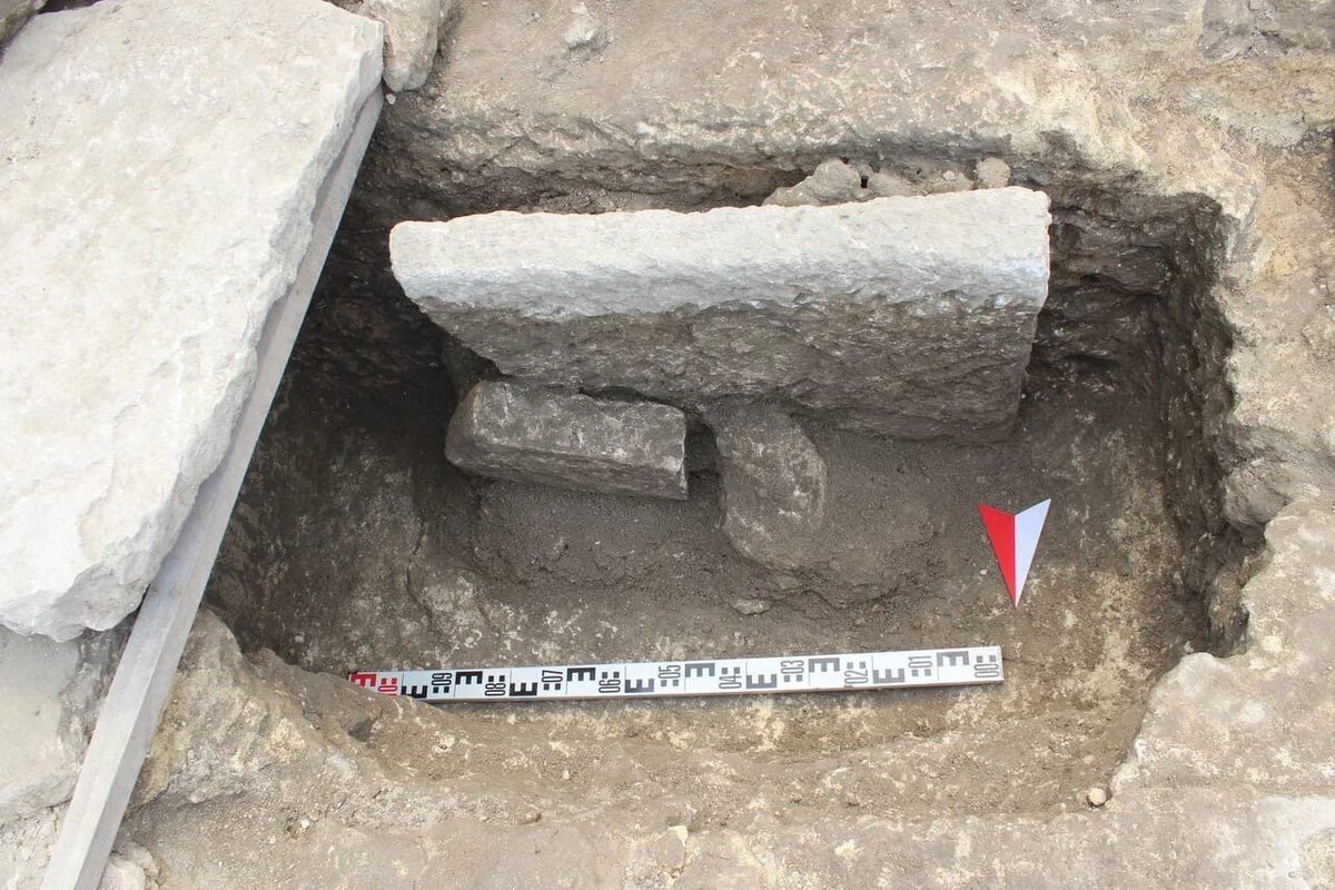 Древний склеп