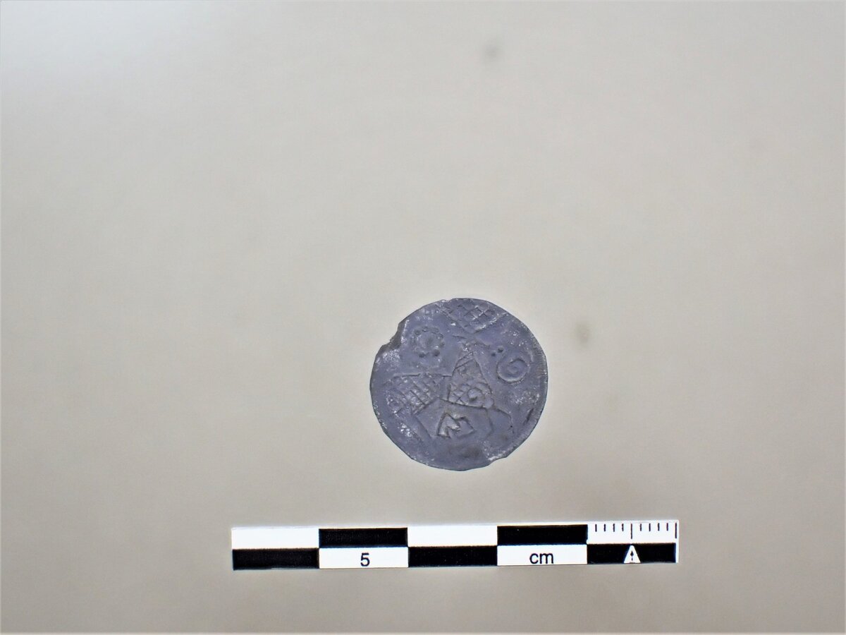 Фото такой же монеты из музея Хардеслева - одна сторона. 