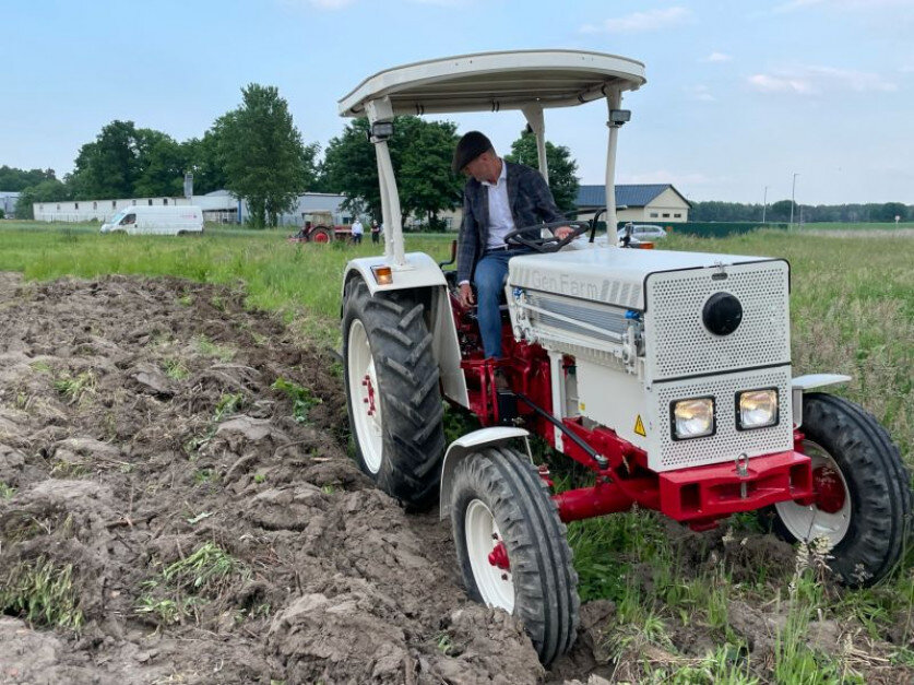 Volkswagen разрабатывает электрический трактор для сельского хозяйства Африки 