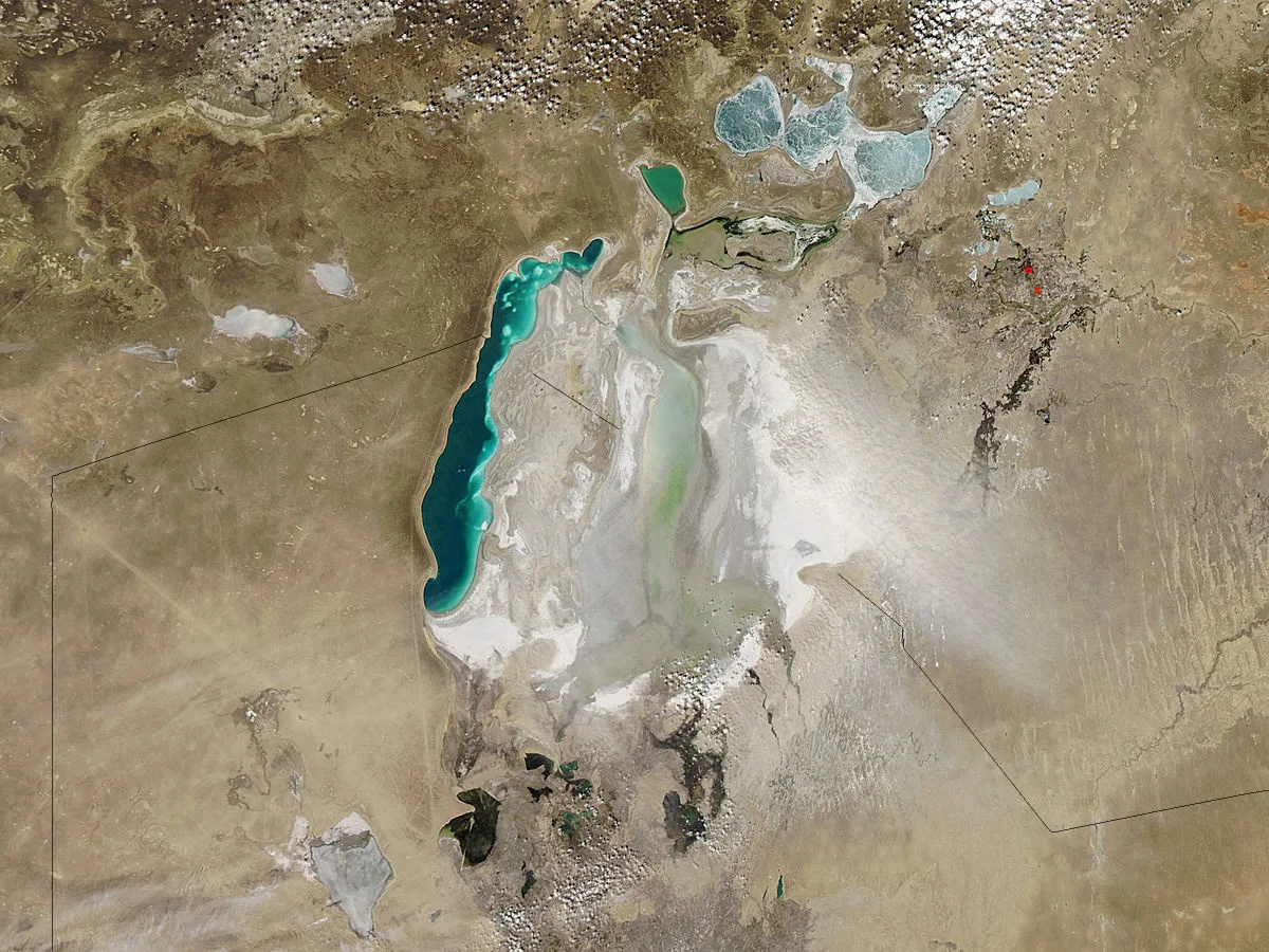 Аральское какое озеро. Aral Sea 2022. Аральское море 2020. Обмеление Аральского моря. Аральское море пыльные бури.