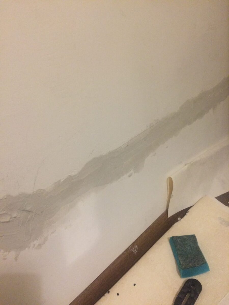 Заштукатуривание штробы