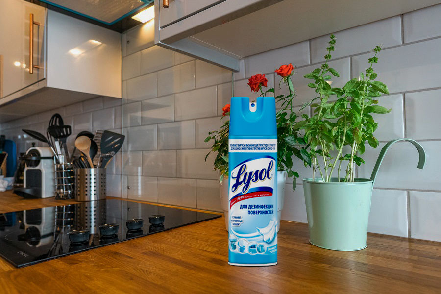 С Lysol вы избавитесь не только от вирусов и бактерий*, но и от неприятных запахов в квартире