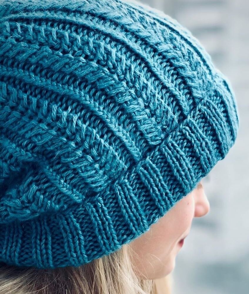 Эту шапку можно и так связать в свободном варианте и как бини, более плотную к голове, фото из интернета