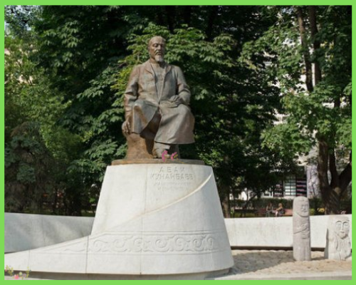 Памятник Абаю, Москва, Чистые Пруды. Скульптор М. Айнеков, дизайнер Т. Сулейменов, художник Э. Дробицкий, архитектор В. Романенко. 2006