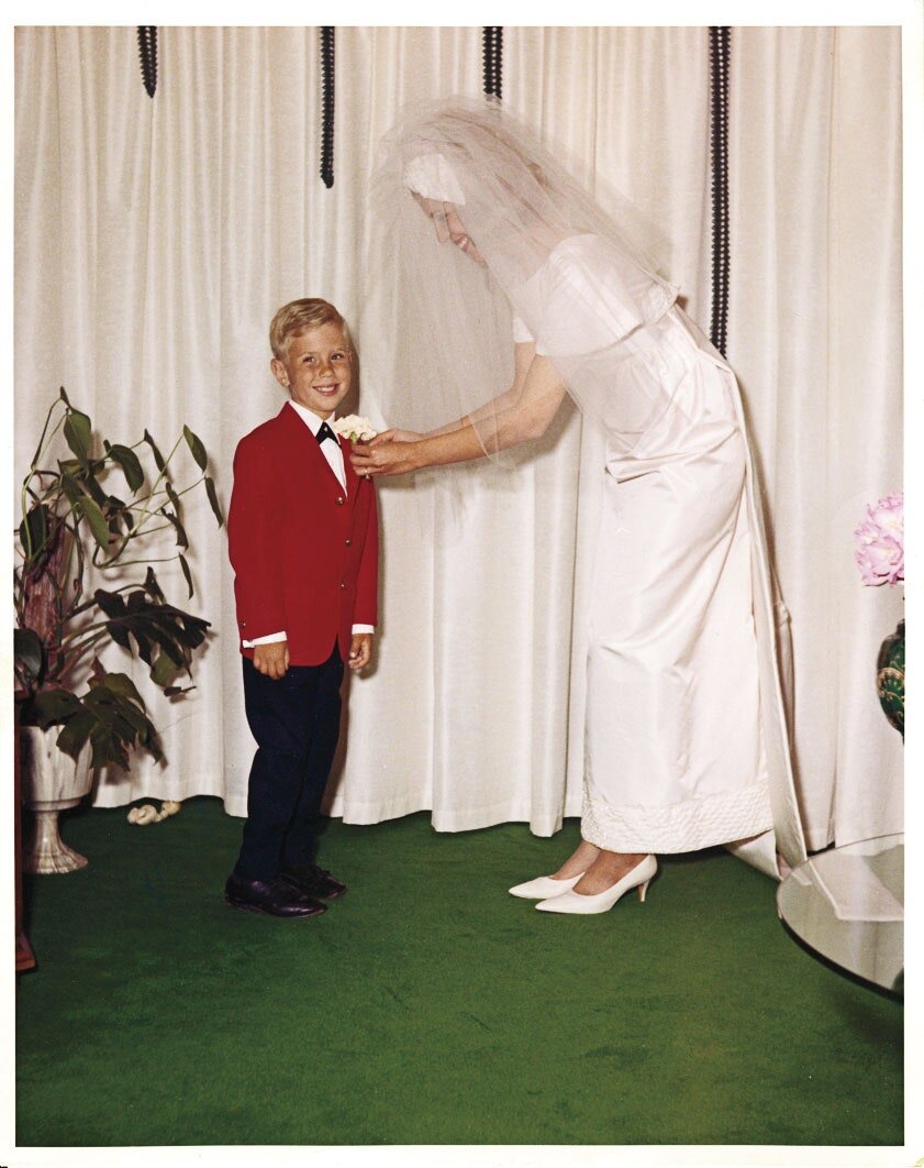 Маленький Майкл на свадьбе матери. 