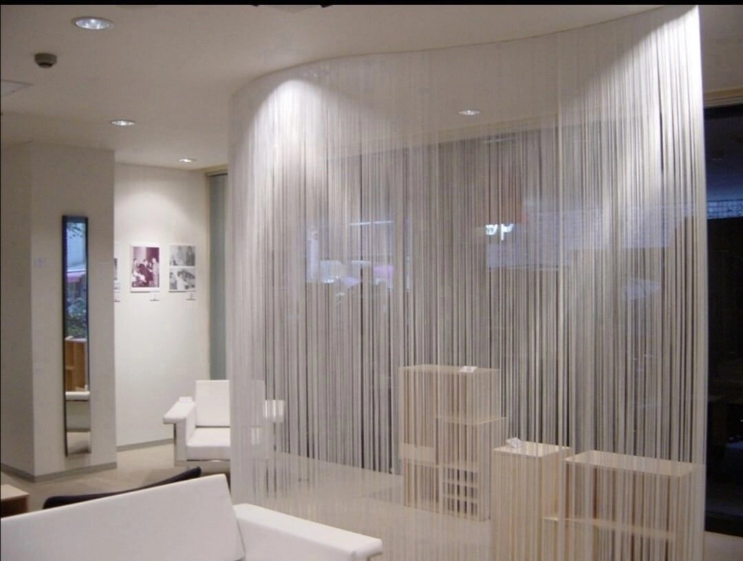 Следующий мой обзор, это шторы-нити. Заказывала размер 3*3м. Тоже понравились. Шли в отдельной упаковке с замочком, упакованы и сложены аккуратно. Яркие и чистые. Написала чистые, потому, что это не мало важно, были товары, которые приходили в ужасном состоянии. В общем шторы понравились. Можете смело заказывать. ;)