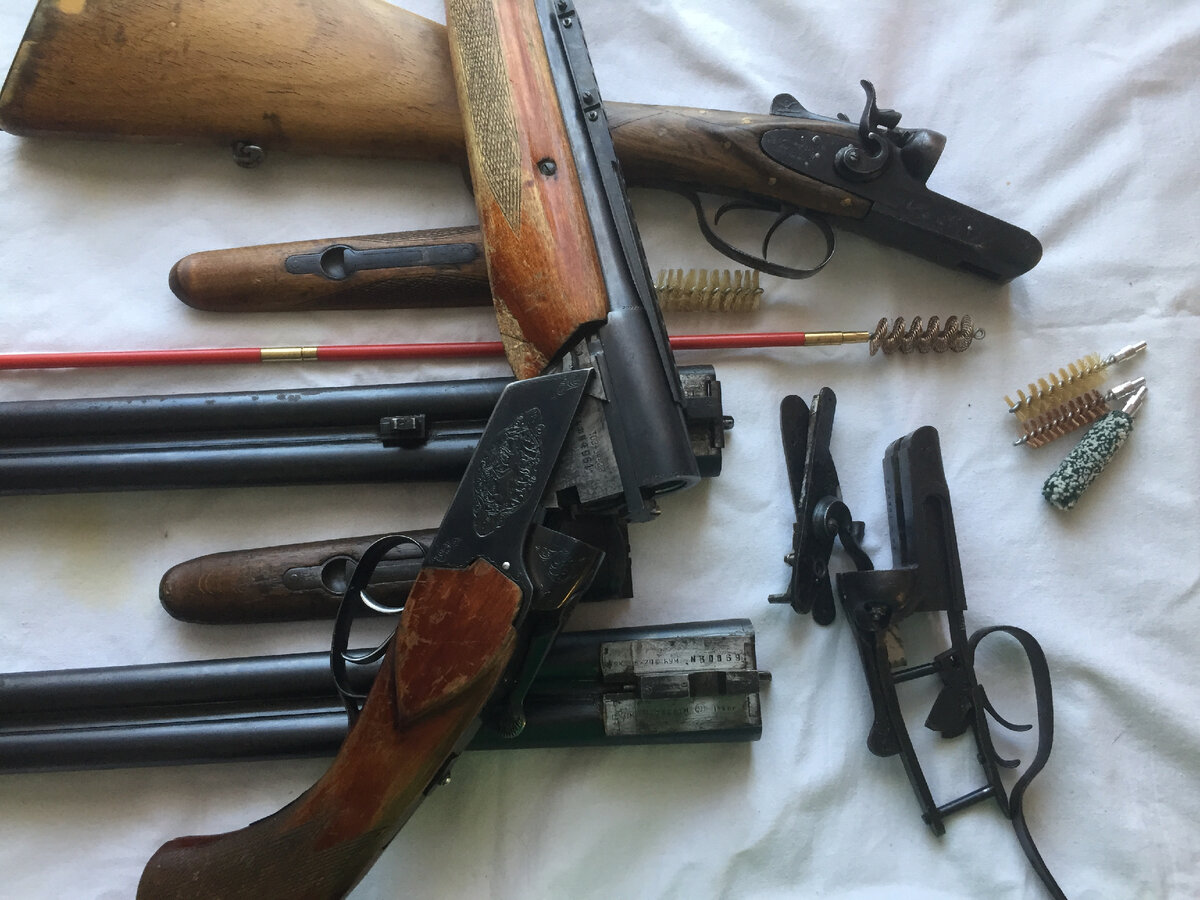 В вертикалке ТОЗ-34 устранение шата блока стволов чуть проще, благодаря отъемному лбу колодки