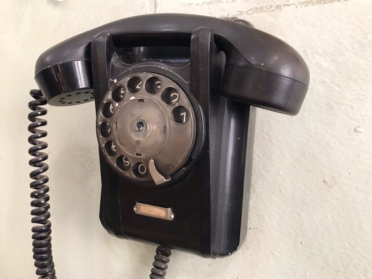 Соседке, как вдове ветерана войны, власти установили телефон