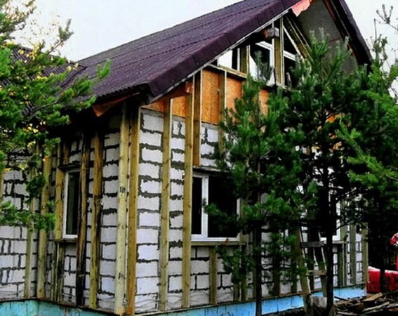Обрешетка для сайдинга с засыпаемым внутрь утеплителем из соломы