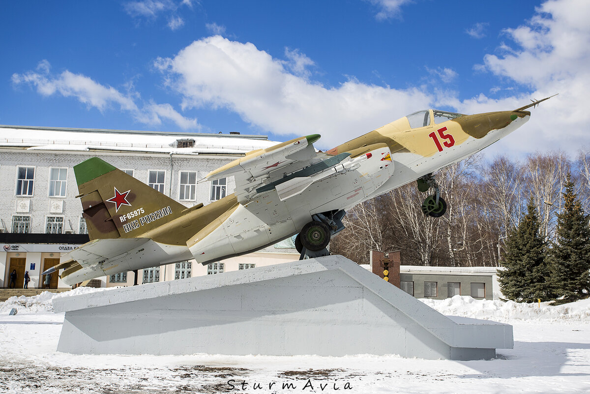 Су-25 напротив отдела кадров УМПО | SturmAvia - авиация и путешествия | Дзен