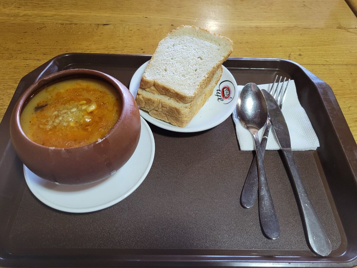 личное фото из кафе, здесь грибной зажаренный лук. вкусно! 