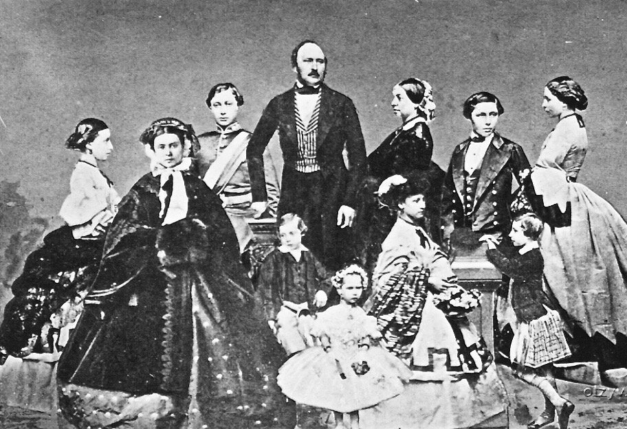 Королева Великобритании Виктория ее супруг принц-консорт Альберт и их дети