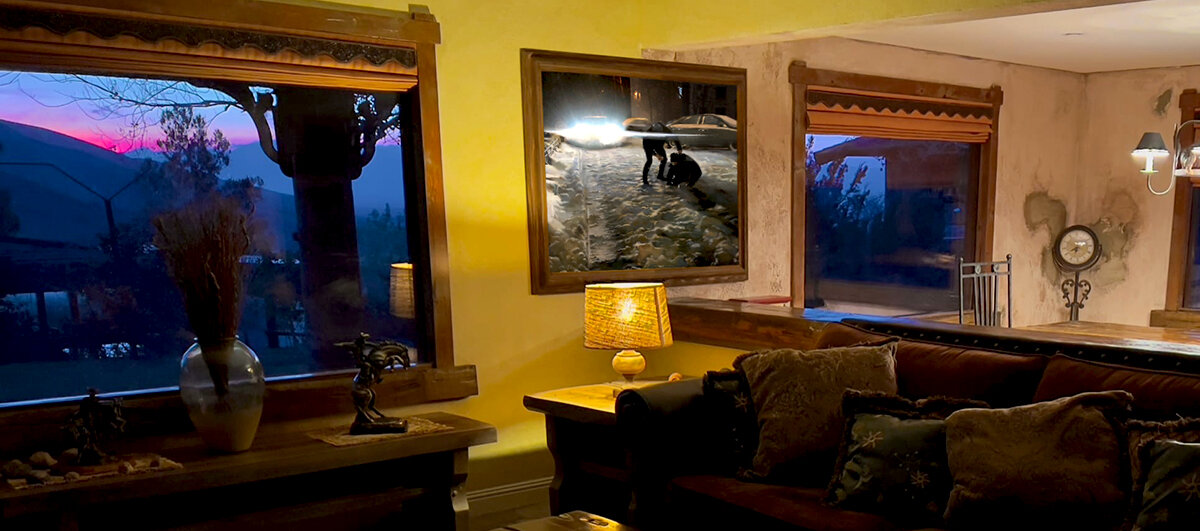 Картина Боба Джека «На Счастливой улице»в зале любимого ранчо Чака Норриса «Форталеза»