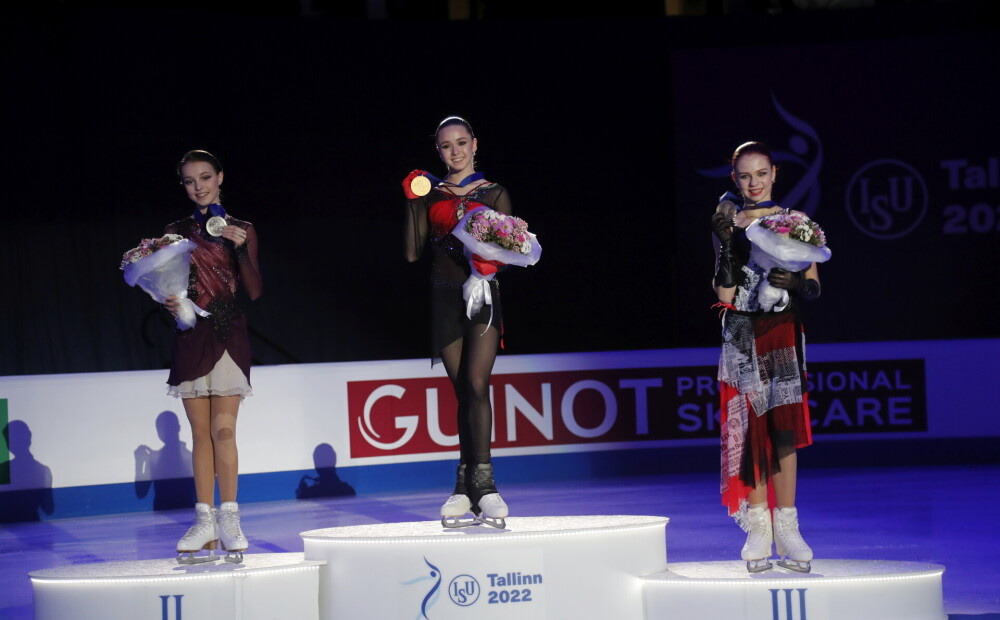 Камила,Анна и Александра на пьедестале чемпионата Европы