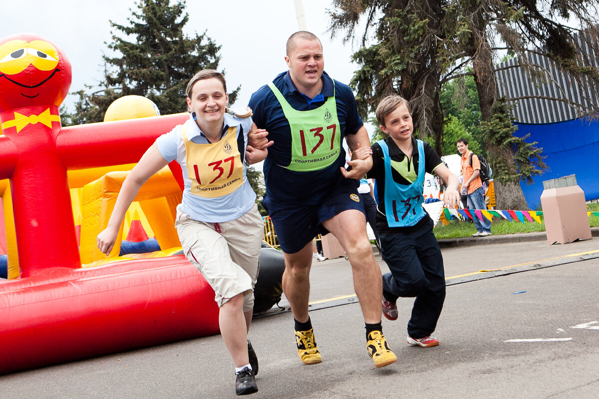 Организация городских семейных соревнований спортивного общества "Динамо" - "СПОРТИВНАЯ СЕМЬЯ". Все аттракционы предоставлены компанией Eventservice911.