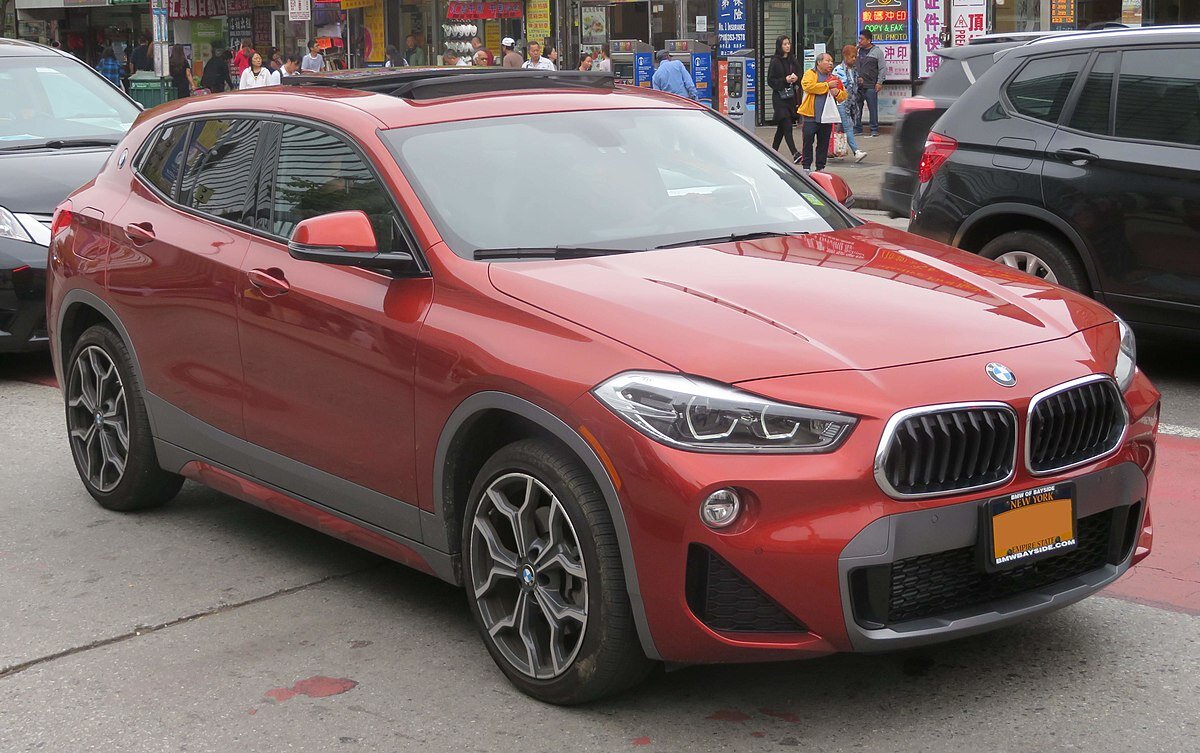 Сейчас в меня полетят камни, но Х2 по внешке мне нравится больше строгого собрата Х1 Kevauto, CC BY-SA 4.0 <https://creativecommons.org/licenses/by-sa/4.0>, via Wikimedia Commons