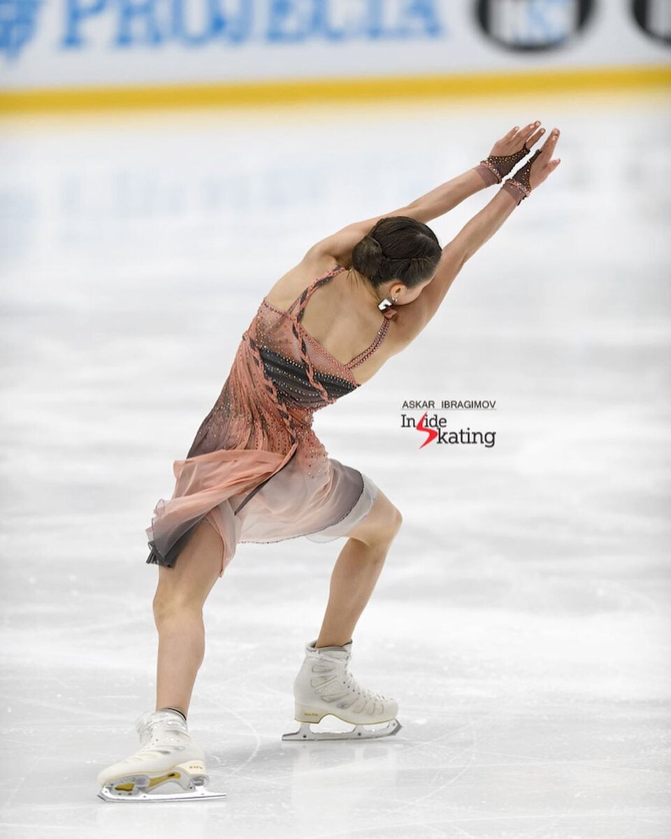 Первый вариант платья к короткой программе 