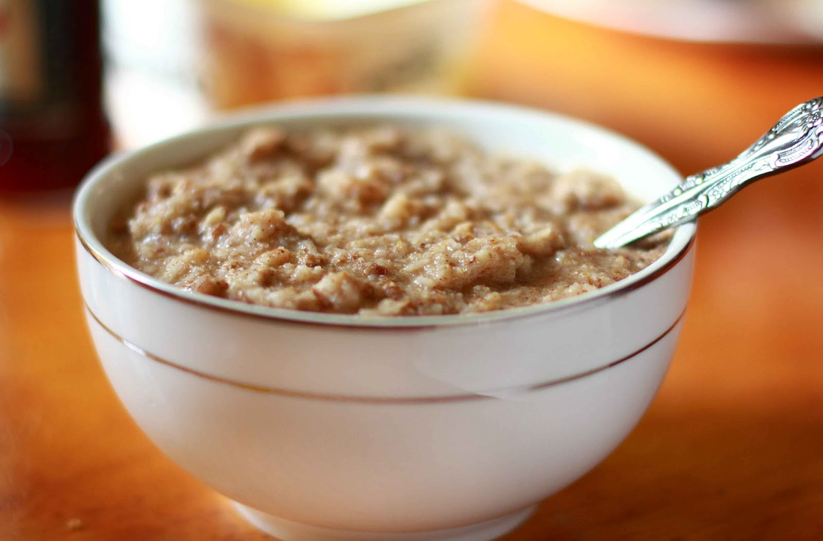 Oatmeal перевод. Перловая Царская каша. Овсянка каша. Каша из овсяных хлопьев. Овсянка на воде.