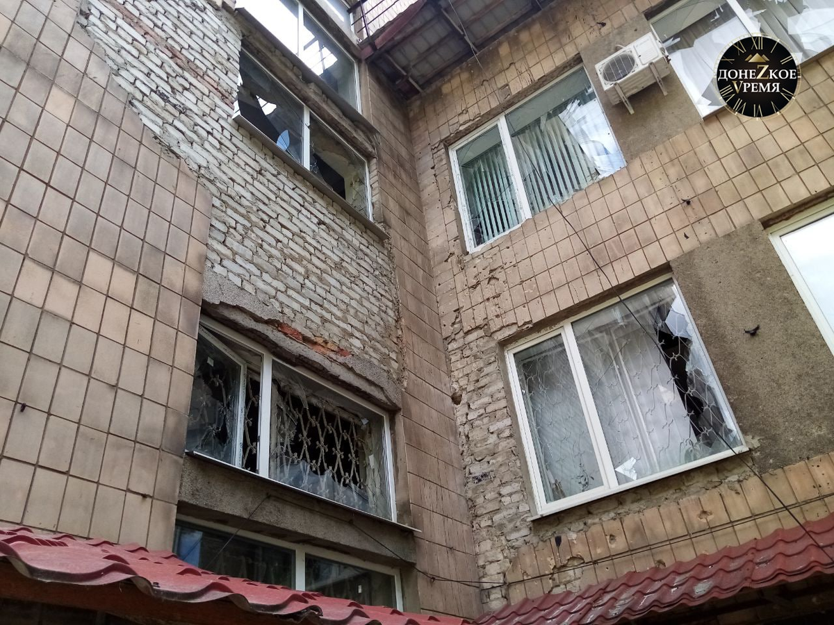 Выставочный центр "ЭкспоДонбасс" и Краеведческий музей после обстрела
