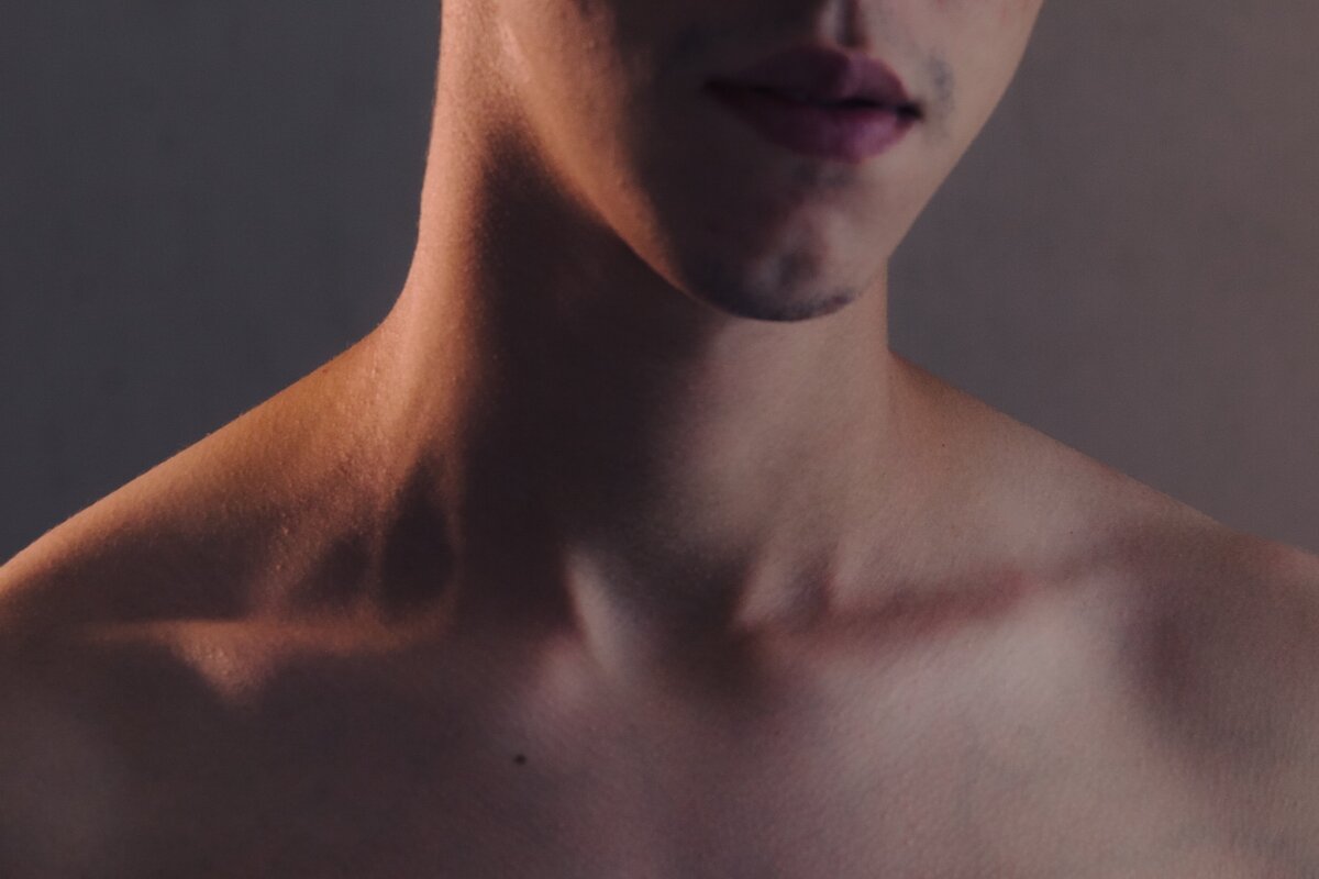     Как накачать мощную шею в домашних условиях