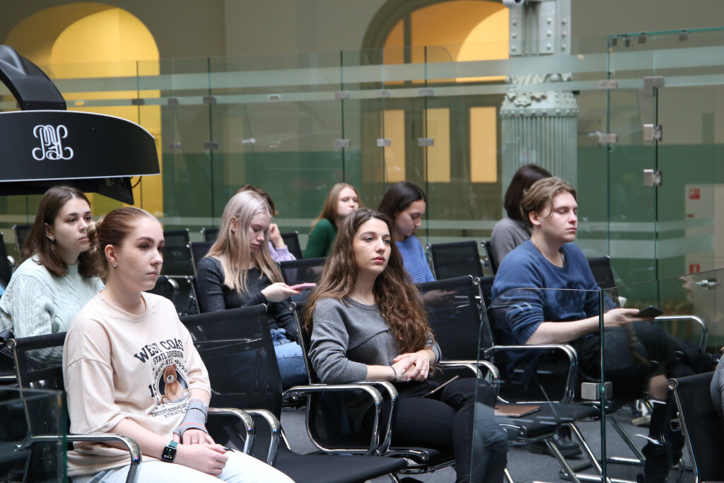 Студенты РЭУ на Абалкинских чтениях