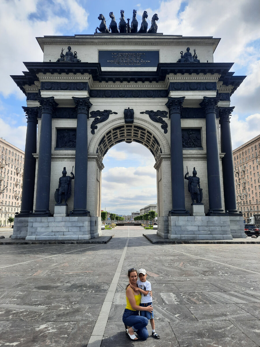 Листайте карусель