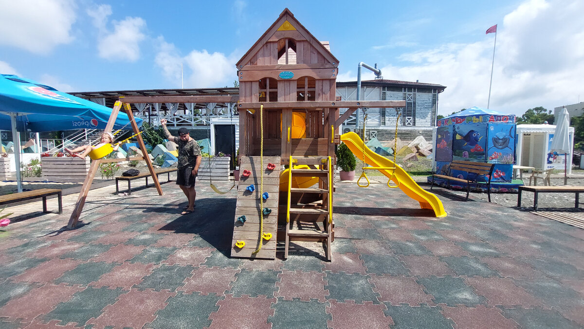 2 современные качели и горки