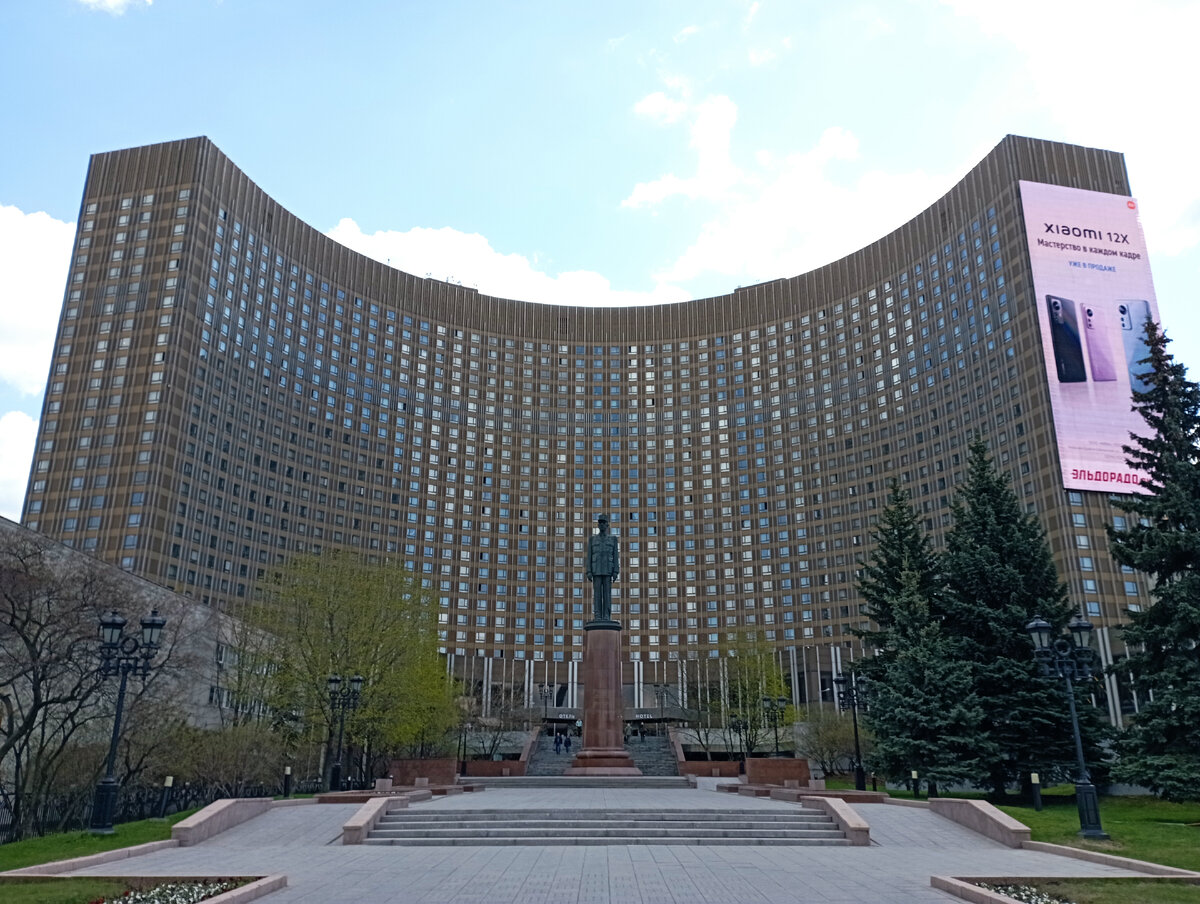 Гостиница Космос