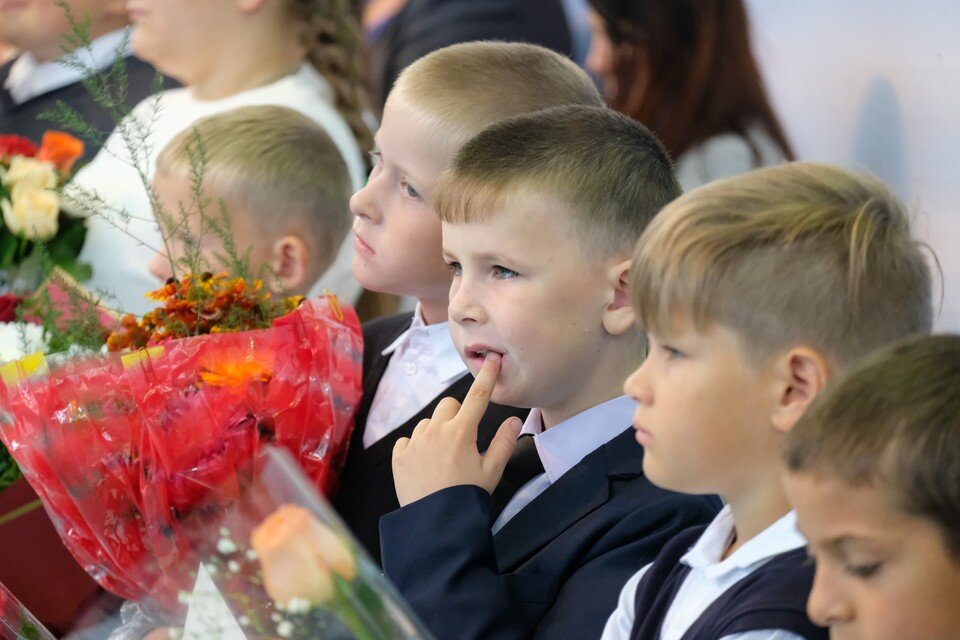     67 тысяч первоклассников отправились в школы в Петербурге 1 сентября Артем КИЛЬКИН (архив)