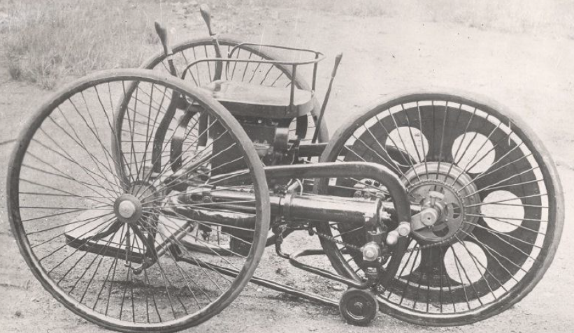 Первый мотоцикл с бензиновым двигателем (1884 г., Англия)