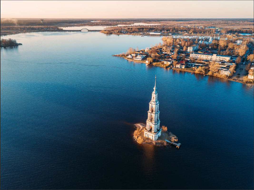 Колокольня Никольского собора города Калязин